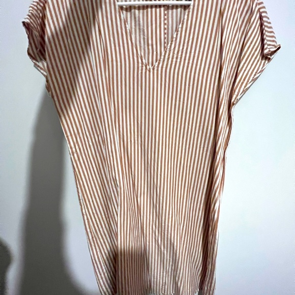 Button Back Easy Dress - Picture 2 of 3